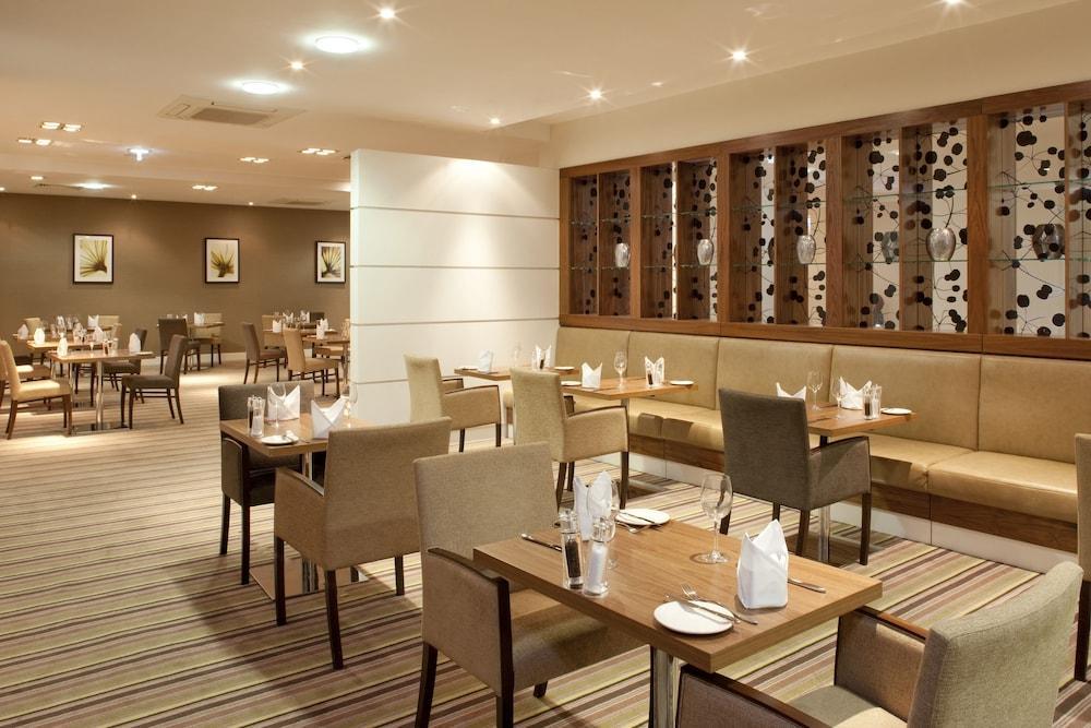 Holiday Inn Stevenage By Ihg Exterior foto