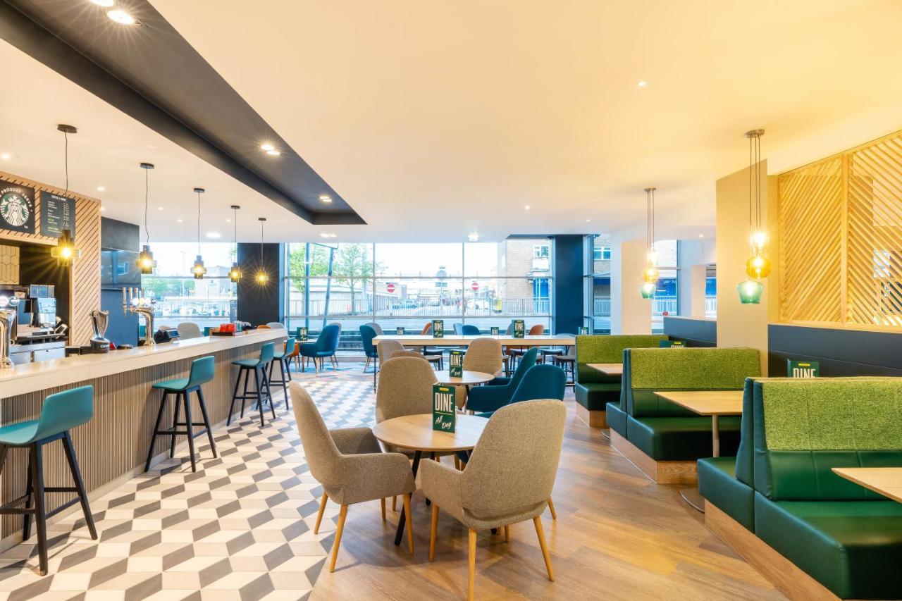 Holiday Inn Stevenage By Ihg Exterior foto