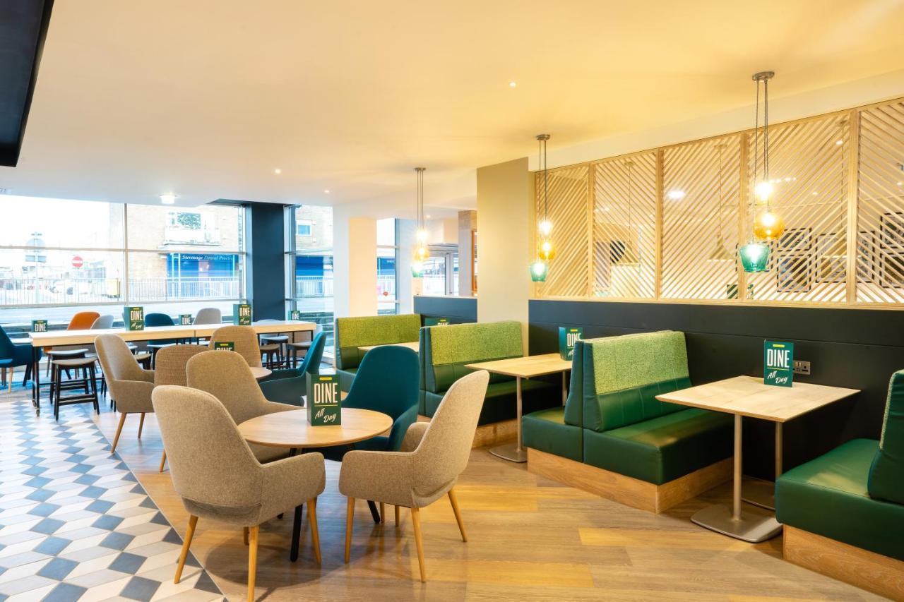 Holiday Inn Stevenage By Ihg Exterior foto