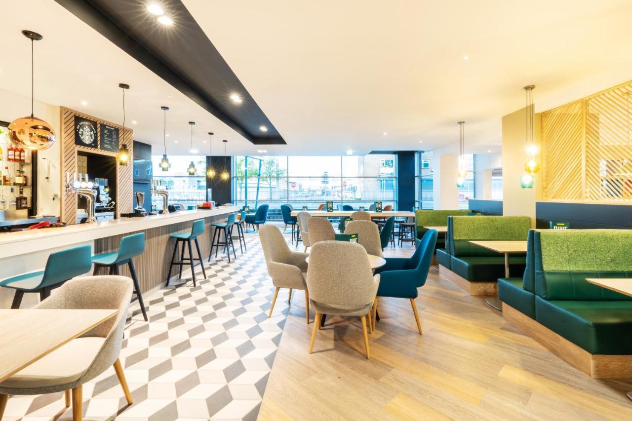 Holiday Inn Stevenage By Ihg Exterior foto