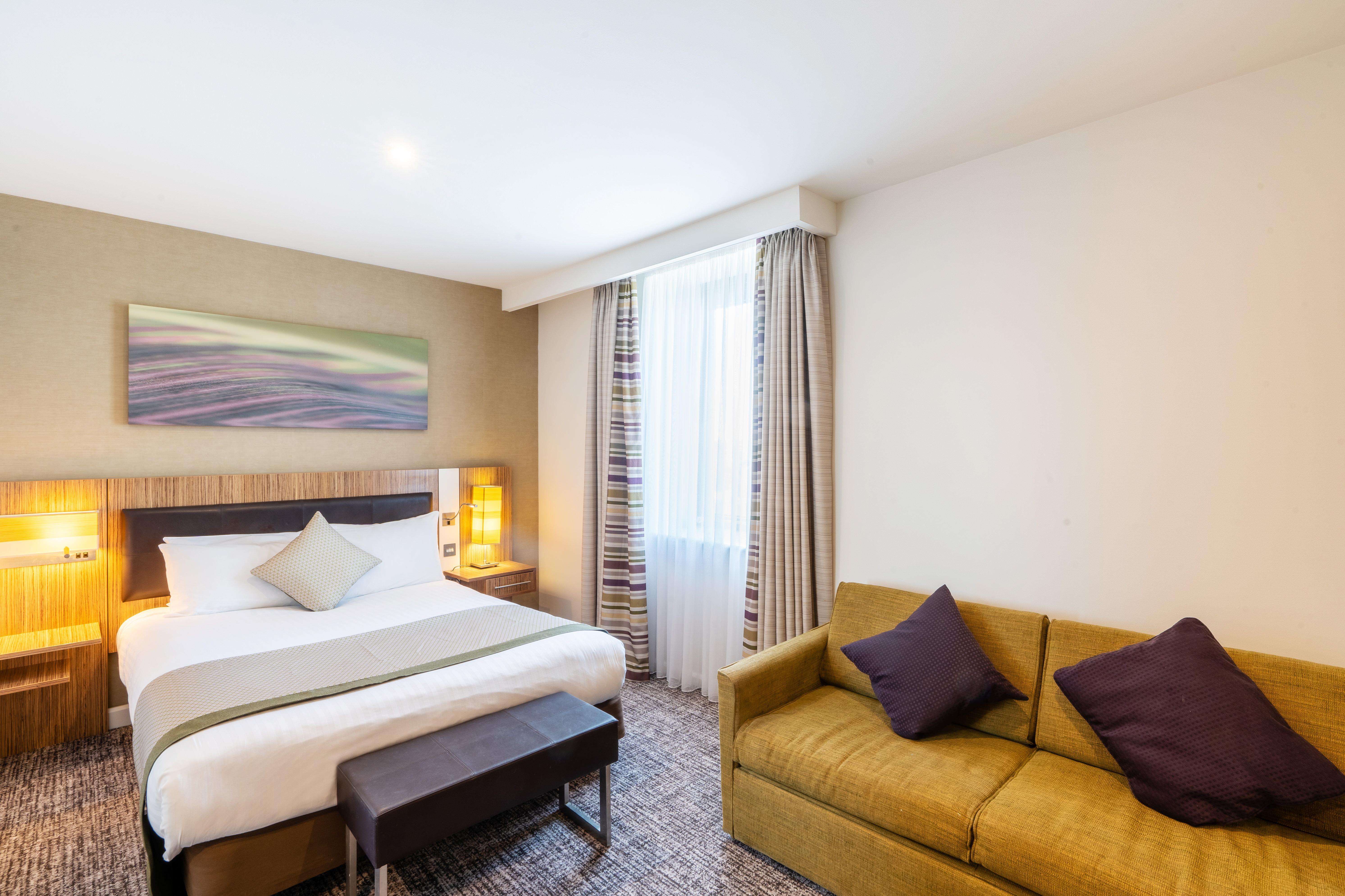 Holiday Inn Stevenage By Ihg Exterior foto