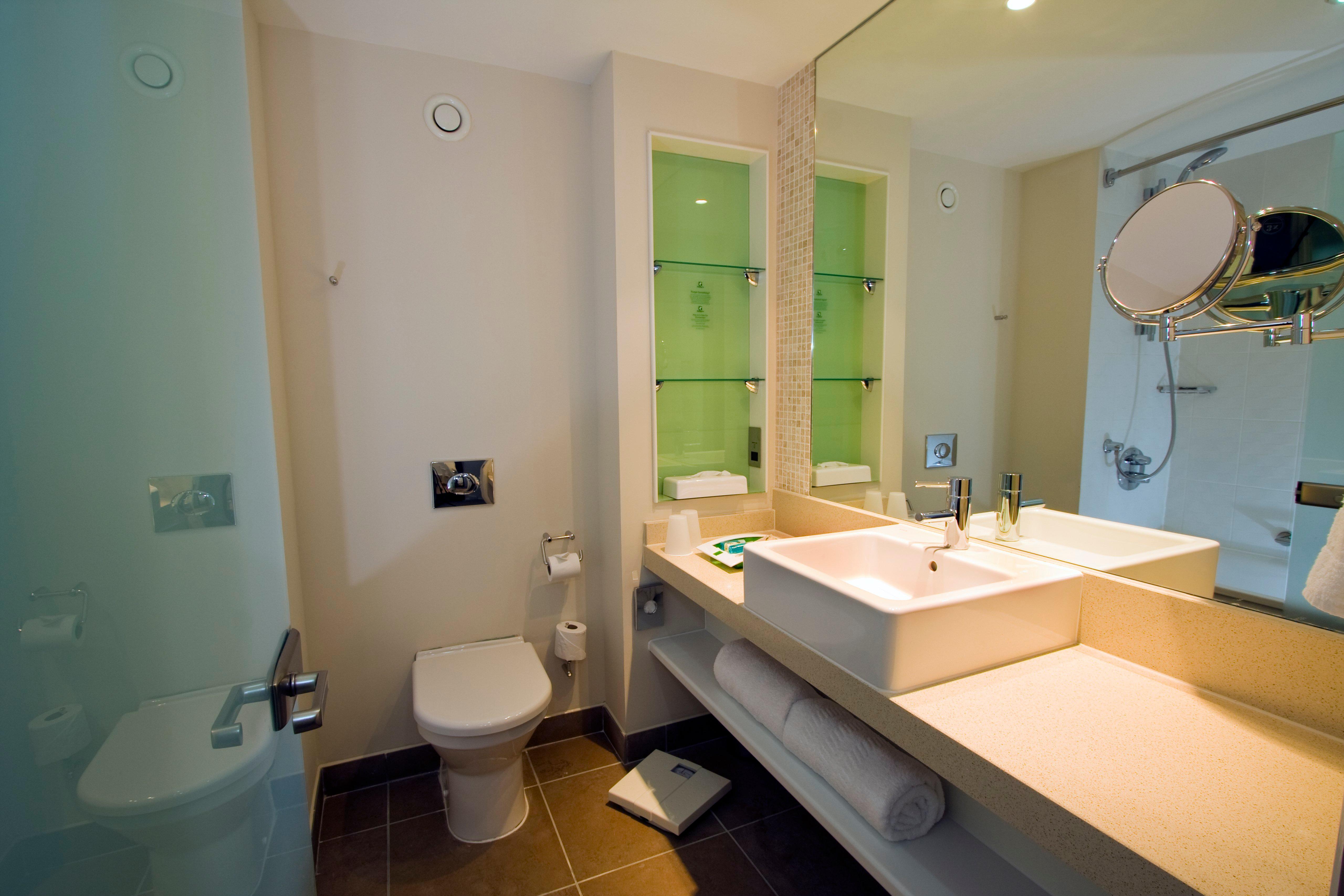 Holiday Inn Stevenage By Ihg Exterior foto