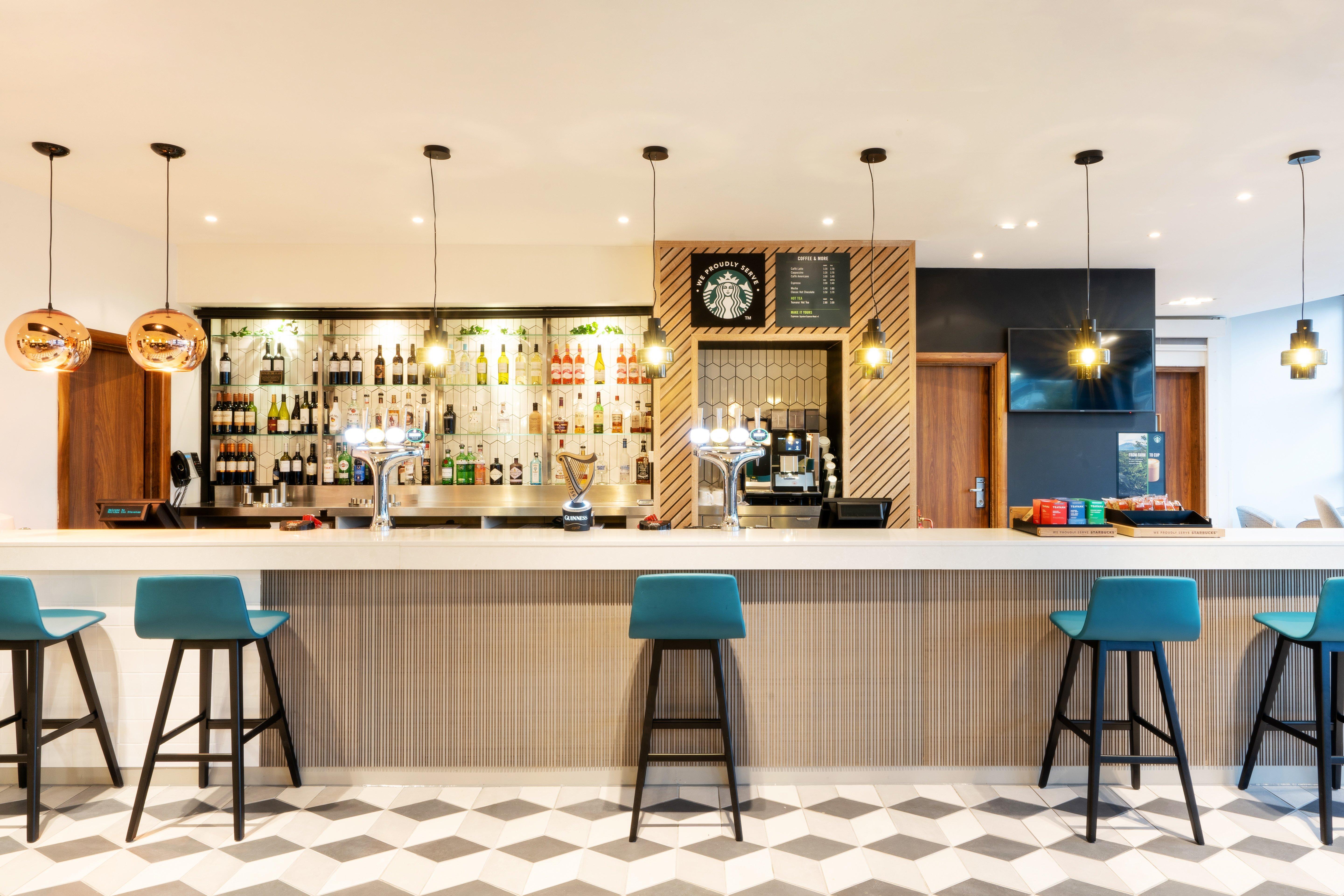 Holiday Inn Stevenage By Ihg Exterior foto