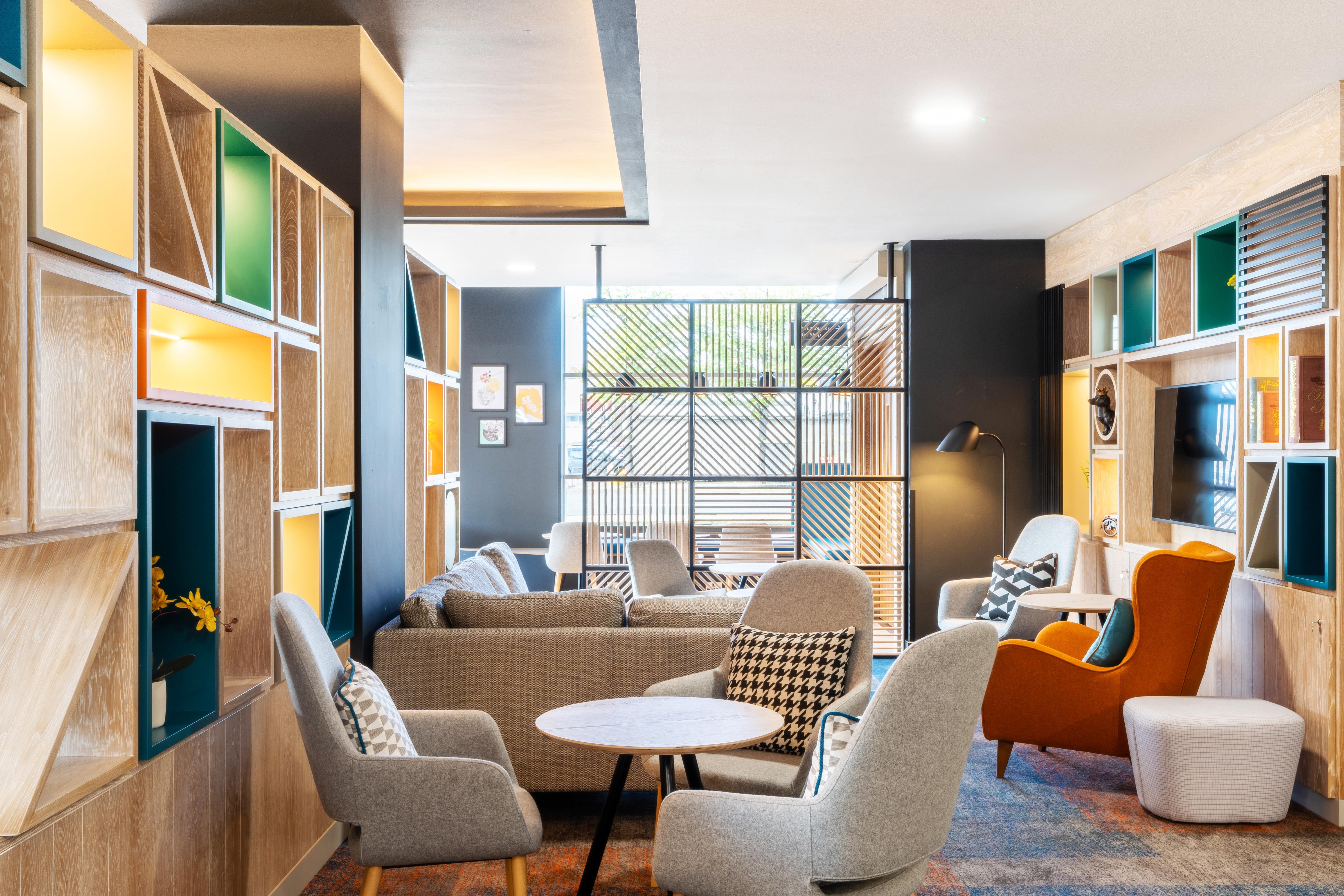 Holiday Inn Stevenage By Ihg Exterior foto