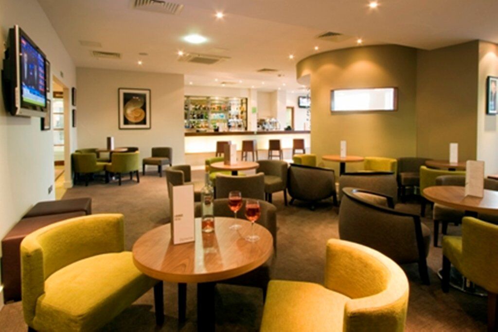 Holiday Inn Stevenage By Ihg Exterior foto